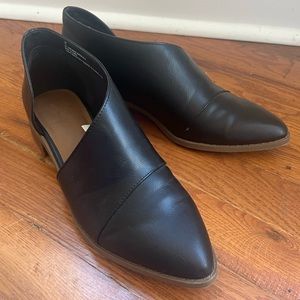 Universal Thread sz 7.5 flats